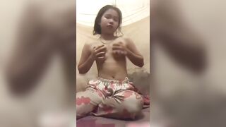 Teen non tơ miền tây xoa vú xoa lồn nứng ko chịu nổi (Teen,loli)
