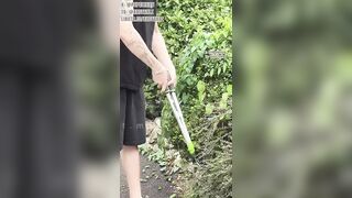 Anh giúp việc vườn giã tung lỗ lồn bé nhóc con xinh xắn dâm dục p1