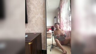 Chị mb dâm vú to khoe hành thủ dâm trên live phần 1
