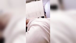 Địt trần xuất tinh đầy lồn em gệ mới lớn không lông non tơ
