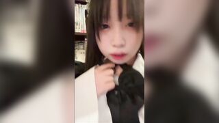 Gái xinh mũm mĩm chuppy thủ dâm nơi công cộng (Teen,loli)