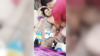 Đụ vội vàng con em họ mới lấy chồng, đụ nhanh sợ chồng nó về phát hiện.