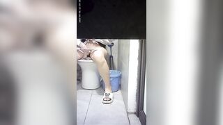 Clip quay lén trong nhà vệ sinh Cty