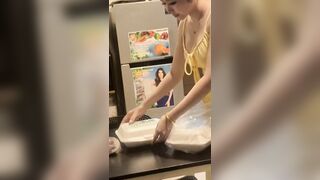 Cố tình để Chú bảo vệ thấy Vú, xem phản ứng của chú thế nào