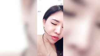 EM dâm nữ Việt bím múp lưỡi dài cực dâm vừa live show hàng vừa xoa lồn rên rỉ