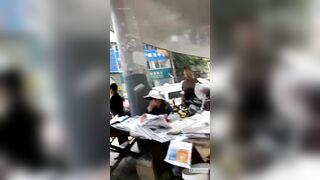 Quay lén dưới váy các em teen dâm ra đường mà chẳng thèm mặc quần lót p4
