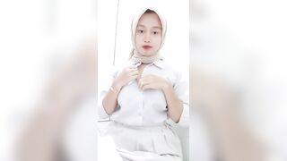 Vú to thủ dâm 115
