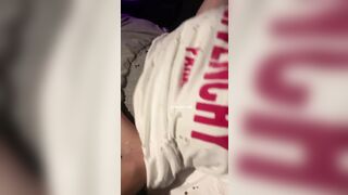 đưa em sinh viên năm nhất đi ăn rồi gạ em cho sờ vú trên ô tô