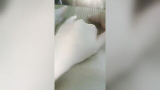 E học sinh nứng quá ngồi móc lồn cho bớt hứng