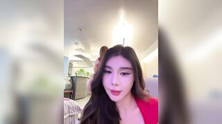 Hai con đĩ dâm bỏ chồng đi live sex khoe hàng trên live dâm đãng phần 1