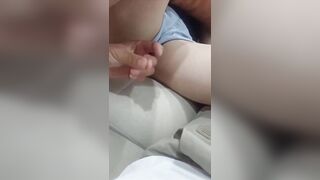 Bạn thân sang phòng chơi mà cứ đòi móc