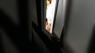 bé hàng xóm sinh viên năm nhất đi tắm mà không đóng cửa