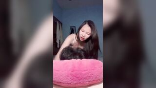 Chị họ dâm bắt em trai bú vú đút cặc vào lồn nhún, cho nó biết sướng trong tình dục.