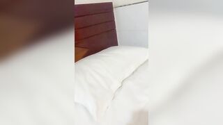 Chị hàng xóm rủ sang chơi khi chồng chị đi làm