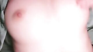 Vú to nhìn mà muốn bú