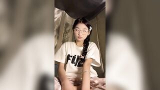Thủ dâm bằng cặc giả 4