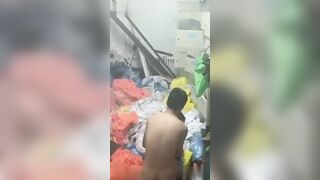 Quay lén 2 nhân viên trốn việc lén địt nhau trong kho