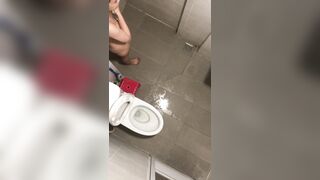 Quay lén vợ bạn tắm 3