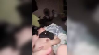 bà chị họ tưởng thằng em bị bede nên thách địt mà ai ngờ nó địt thật