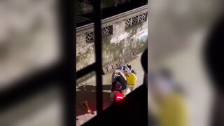 Thiếu đúng mỗi cái giường thôi đó