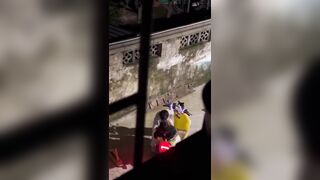 Thiếu đúng mỗi cái giường thôi đó