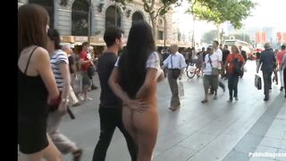Thế này Mới Là Public, Gái Tây Khoe Vú Lồn Ở nơi Công cộng đông người