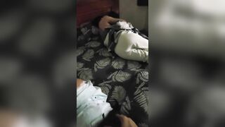 Nứng thật bắt vợ thằng em bú cặc khi nó ngủ say cặc lọ nằm kế bên.