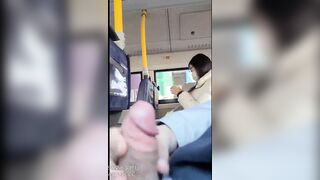 Real: Sục cu cạnh người lạ trên xe buýt tìm kích thích