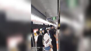 Thanh niên biến thái chuyên chà cu vào mông người lạ trên tàu điện ngầm P7