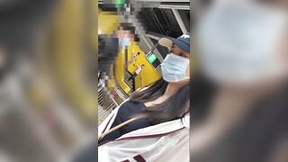 Thanh niên biến thái chuyên chà cu vào mông người lạ trên tàu điện ngầm P7