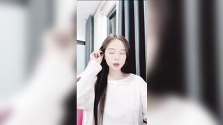 Có ai biết bé này tên j không