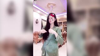 em gái 2k8 nhảy lộ hàng