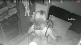 Loạn luân Check CAM Thấy Con gái dâm đãng nứng lồn Mò Vào Phòng Ông chồng Gạ Địt