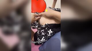 Sờ vú em,sờ ti em tý