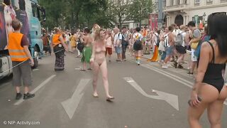Public Bên tây, Khoả thân Khoe Vú Lồn Ở Phố đông người quay video