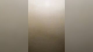 Tốt nghiệp 12 nên 3 em học sinh dắt nhau vào toilet trường học đụ nhau tập thể.