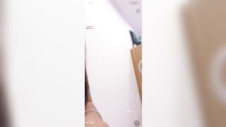 Ngọc Nhi 2k đứng đái 1 cách mạng bạo rồi rửa lồn 1 cách cuốn hút.