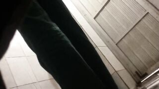 Thằng em họ khốn nạn quay lén chị gái tắm rồi up lên mạng