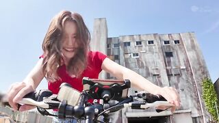 Đạp xe đạp mà nhét Sex Toy Ở yên xe, còn Public Lút cán Djt nhau loli mình dây rên rỉ