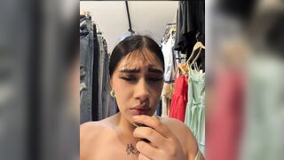 Chủ shop quần áo vú to khoe hàng thủ dâm