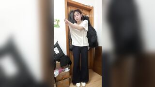 Cô gái gợi cảm tóc ngắn, ngực phẳng - ảnh tự sướng cởi đồ