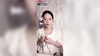 Em hàng vú bự Việt Nam cực dâm livetream trên tiktok show cả vú với đầu ti