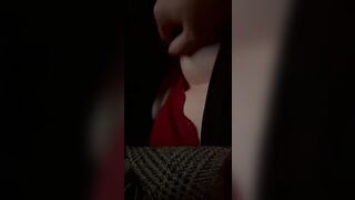 Dẫn em người yêu vú bự vào rạp xem phim vừa xem vừa lột áo em ra xoa ti bóp vú p1