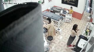 đạt cam quay lén gái xinh thay đồ trong quán spa