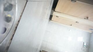 có 1 không 2 quay lén nhà vệ sinh nữ toàn các em non tơ xinh xắn - phần 2