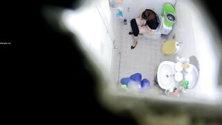 có 1 không 2 quay lén nhà vệ sinh nữ toàn các em non tơ xinh xắn - phần 8