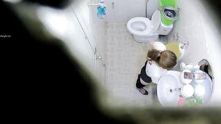 có 1 không 2 quay lén nhà vệ sinh nữ toàn các em non tơ xinh xắn - phần 8