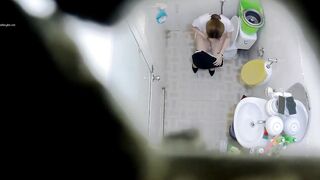 có 1 không 2 quay lén nhà vệ sinh nữ toàn các em non tơ xinh xắn - phần 8