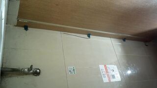 có 1 không 2 quay lén nhà vệ sinh nữ toàn các em non tơ xinh xắn - phần 15