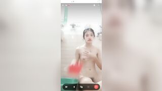 H.Quỳnh 2k8 vừa tắm vừa móc call cho ny xem